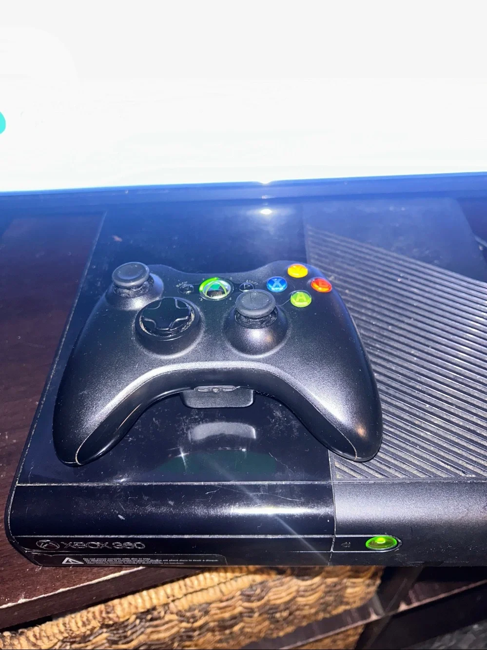 Microsoft Xbox 360 E Console Bundle - Kinect, 2 Controllers, Minecraft & 8 Games